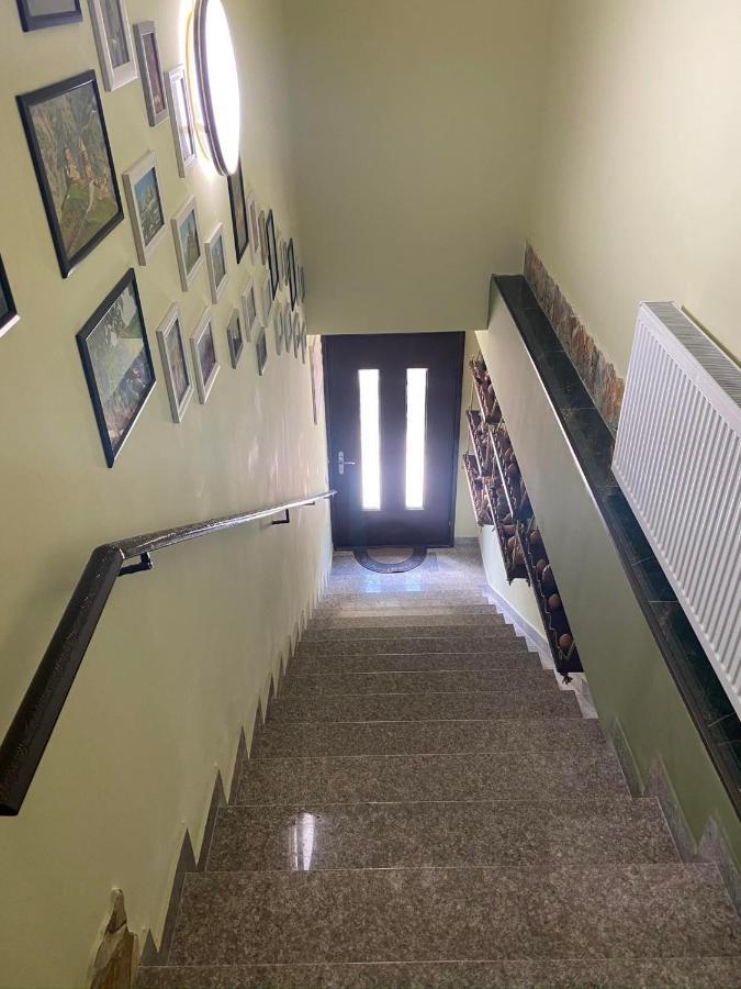 Art Hole Bed and Breakfast Koetaisi Buitenkant foto