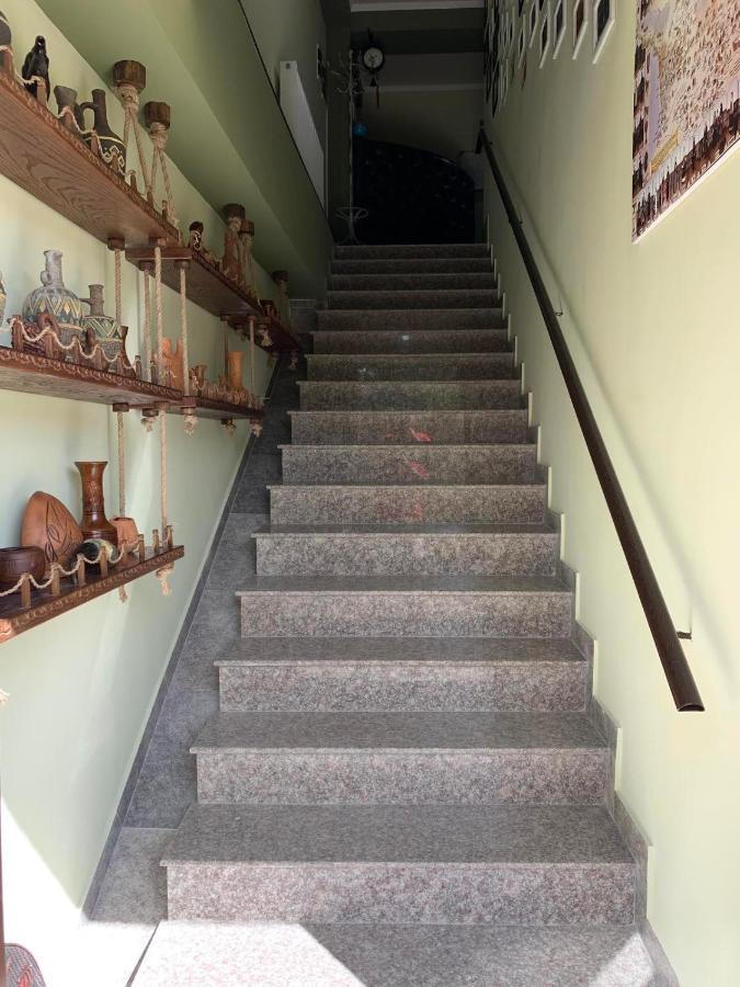 Art Hole Bed and Breakfast Koetaisi Buitenkant foto