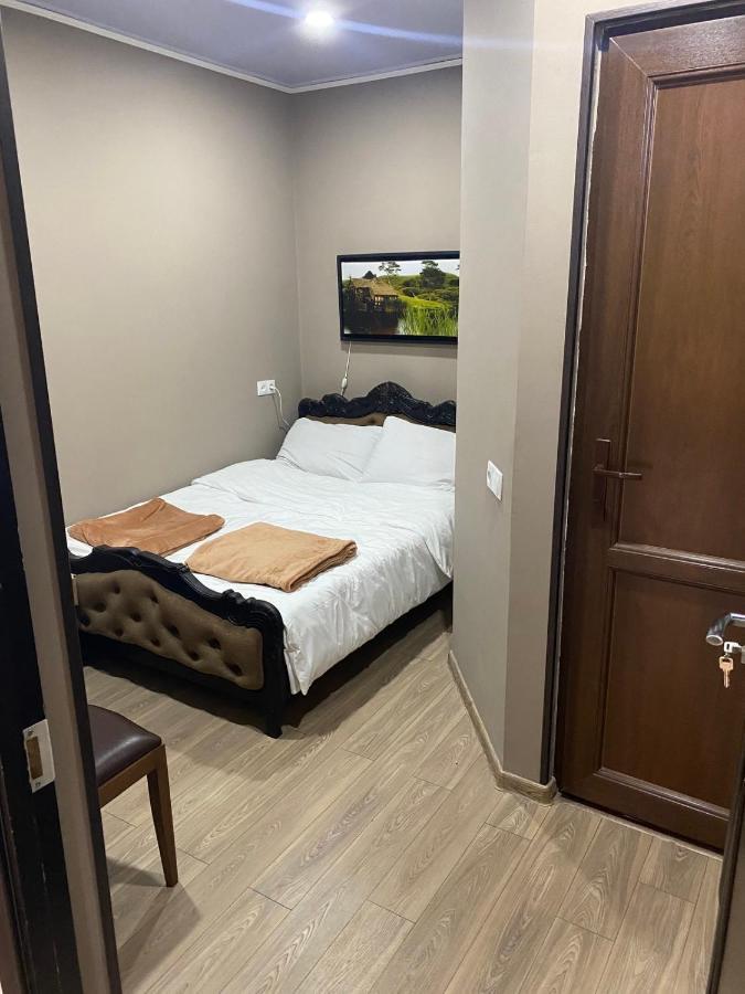 Art Hole Bed and Breakfast Koetaisi Buitenkant foto