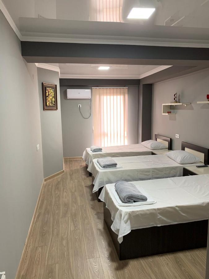 Art Hole Bed and Breakfast Koetaisi Buitenkant foto